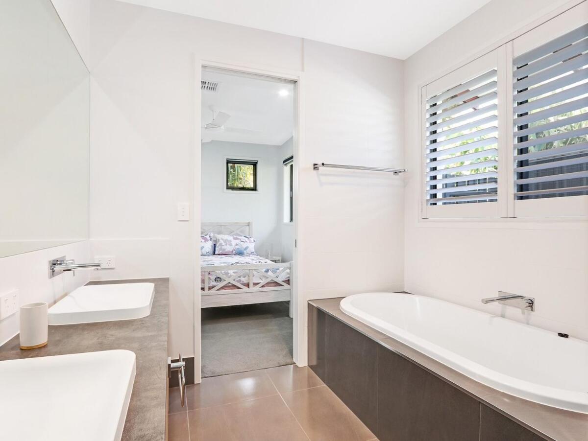 Waterfront Home Bordering Mooloolaba 버디나 외부 사진